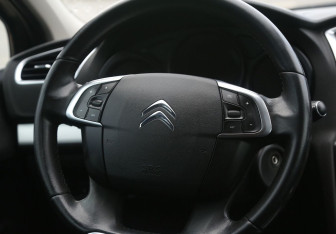 Подержанный автомобиль Citroen C4 Sedan 2015 года (17 фото)