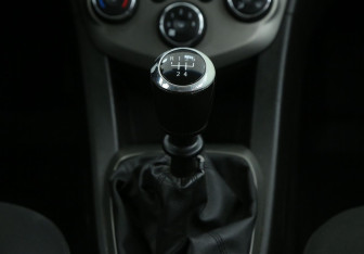 Подержанный автомобиль Chevrolet Aveo Sedan 2013 года (15 фото)