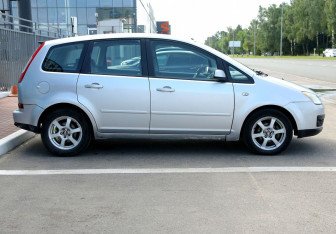 Подержанный автомобиль Ford C-MAX 2006 года (7 фото)