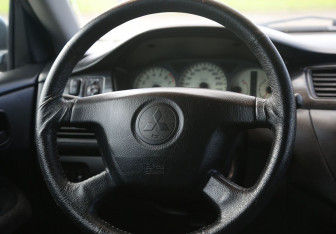 Подержанный автомобиль Mitsubishi Lancer Sedan 2004 года (16 фото)