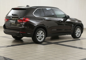 Подержанный автомобиль BMW X5 2017 года (4 фото)