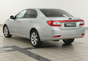 Подержанный автомобиль Chevrolet Epica 2010 года (2 фото)