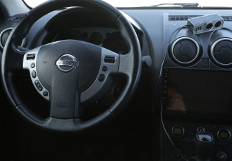 Подержанный автомобиль Nissan Qashqai 2007 года (14 фото)