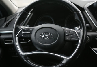 Подержанный автомобиль Hyundai Sonata 2021 года (17 фото)