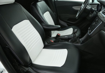 Подержанный автомобиль Opel Mokka 2013 года (10 фото)