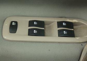 Подержанный автомобиль Renault Scenic 2009 года (17 фото)