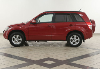 Подержанный автомобиль Suzuki Grand Vitara 2010 года (7 фото)