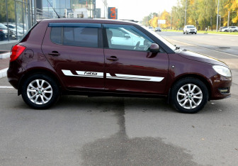 Подержанный автомобиль Skoda Fabia Hatchback 2011 года (7 фото)