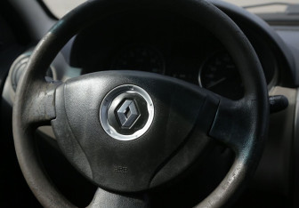 Подержанный автомобиль Renault Logan Sedan 2011 года (16 фото)