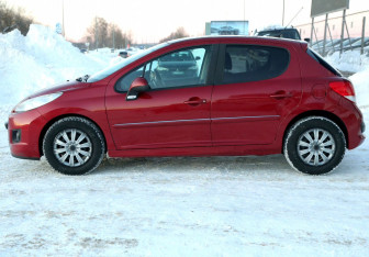 Подержанный автомобиль Peugeot 207 Hatchback 2010 года (8 фото)