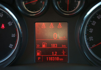 Подержанный автомобиль Opel Mokka 2013 года (19 фото)