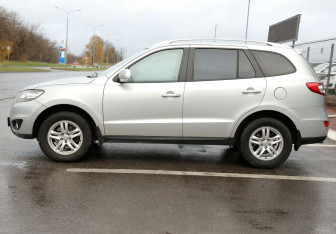 Подержанный автомобиль Hyundai Santa Fe 2010 года (8 фото)