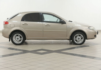 Подержанный автомобиль Chevrolet Lacetti Hatchback 2008 года (5 фото)