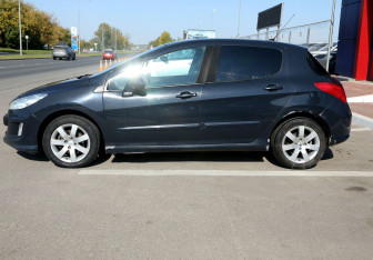 Подержанный автомобиль Peugeot 308 Hatchback 2009 года (8 фото)