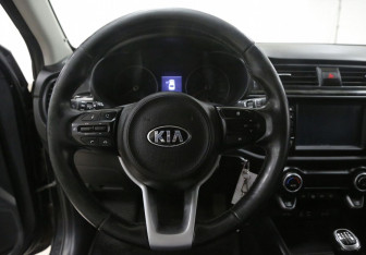 Подержанный автомобиль Kia Rio Sedan 2017 года (10 фото)