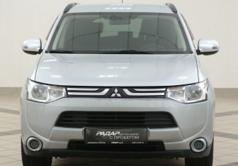 Подержанный автомобиль Mitsubishi Outlander 2012 года (6 фото)