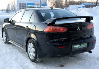 Подержанный автомобиль Mitsubishi Lancer Sedan 2008 года (4 фото)