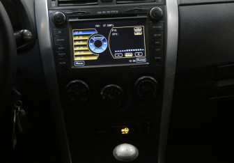 Подержанный автомобиль Toyota Corolla Sedan 2011 года (10 фото)