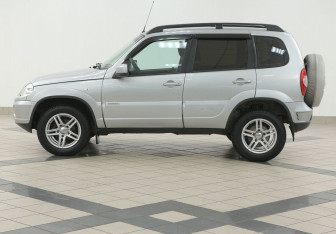 Подержанный автомобиль Chevrolet Niva 2015 года (7 фото)