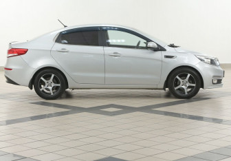Подержанный автомобиль Kia Rio Sedan 2015 года (5 фото)