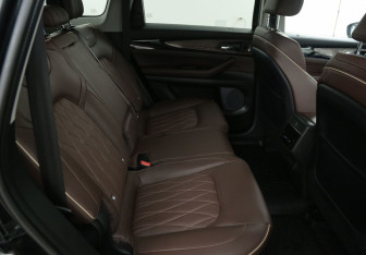 Подержанный автомобиль Exeed VX 2023 года (11 фото)