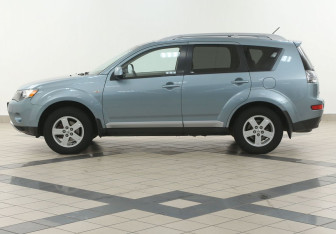 Подержанный автомобиль Mitsubishi Outlander 2008 года (7 фото)