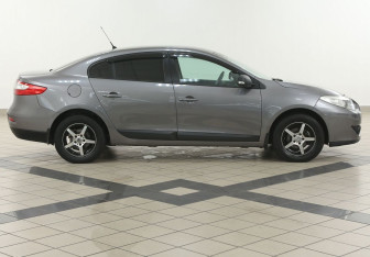 Подержанный автомобиль Renault Fluence 2012 года (5 фото)