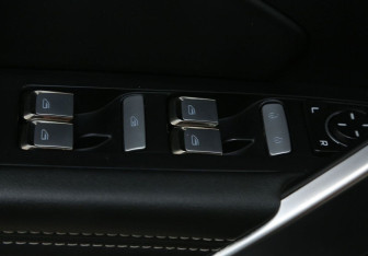 Подержанный автомобиль Geely Atlas Pro 2024 года (17 фото)