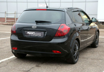 Подержанный автомобиль Kia Ceed Hatchback 2008 года (6 фото)