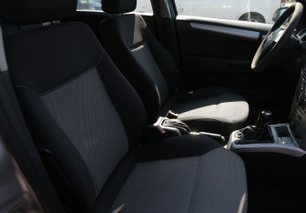 Подержанный автомобиль Opel Astra Wagon 2009 года (10 фото)