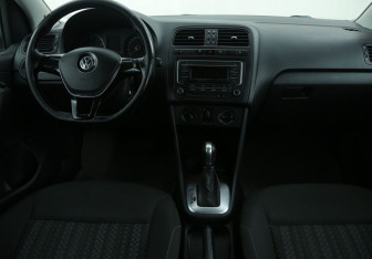 Подержанный автомобиль Volkswagen Polo Sedan 2017 года (12 фото)