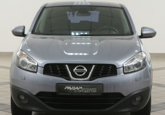Подержанный автомобиль Nissan Qashqai 2012 года (6 фото)