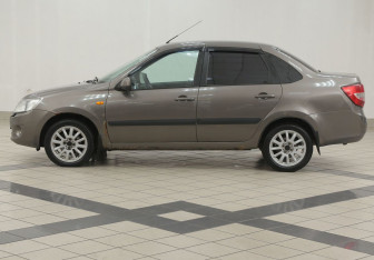 Подержанный автомобиль LADA (ВАЗ) Granta Sedan 2014 года (7 фото)