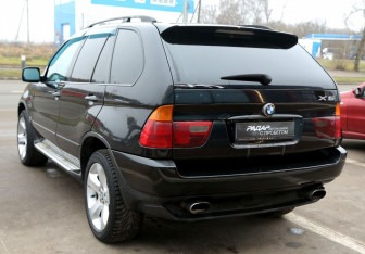 Подержанный автомобиль BMW X5 2003 года (4 фото)