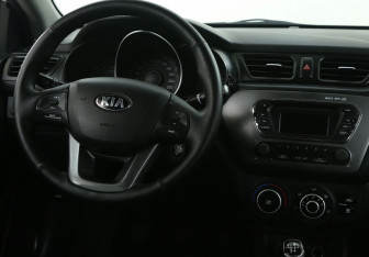 Подержанный автомобиль Kia Rio Sedan 2014 года (14 фото)