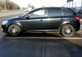 Подержанный автомобиль Kia Ceed Hatchback 2012 года (8 фото)
