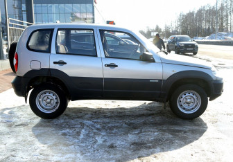 Подержанный автомобиль Chevrolet Niva 2014 года (7 фото)