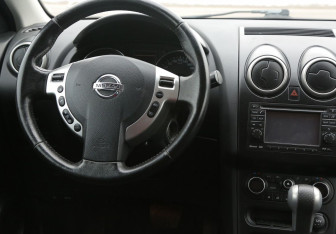 Подержанный автомобиль Nissan Qashqai 2012 года (14 фото)
