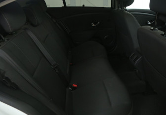 Подержанный автомобиль Renault Fluence 2011 года (11 фото)