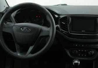 Подержанный автомобиль LADA (ВАЗ) Vesta Sedan 2017 года (14 фото)