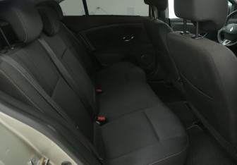 Подержанный автомобиль Renault Fluence 2013 года (11 фото)