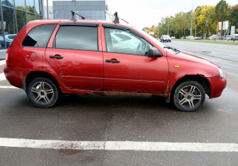 Подержанный автомобиль LADA (ВАЗ) Kalina Wagon 2011 года (7 фото)