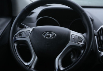 Подержанный автомобиль Hyundai ix35 2011 года (16 фото)