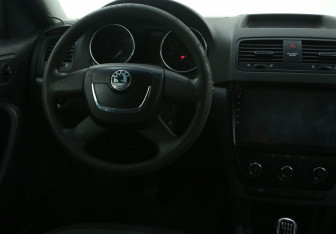 Подержанный автомобиль Skoda Yeti 2010 года (14 фото)
