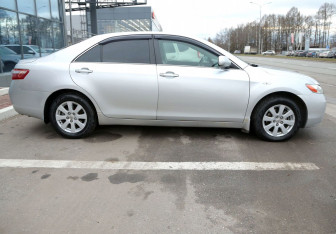 Подержанный автомобиль Toyota Camry Sedan 2006 года (7 фото)