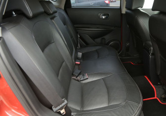 Подержанный автомобиль Nissan Qashqai 2008 года (11 фото)