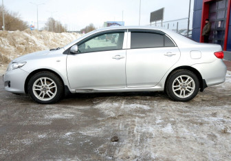 Подержанный автомобиль Toyota Corolla Sedan 2008 года (8 фото)