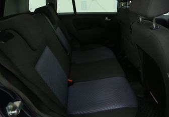 Подержанный автомобиль Ford Fusion 2007 года (11 фото)