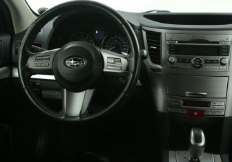 Подержанный автомобиль Subaru Outback Wagon 2010 года (14 фото)