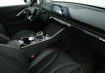 Подержанный автомобиль Omoda C5 2023 года (9 фото)